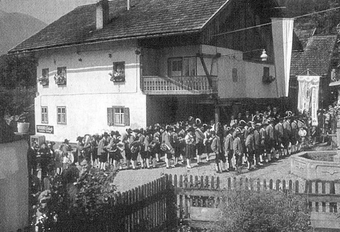 Prozession am Dorfplatz 1960 1